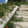 Les escaliers et un anneau d'amarrage